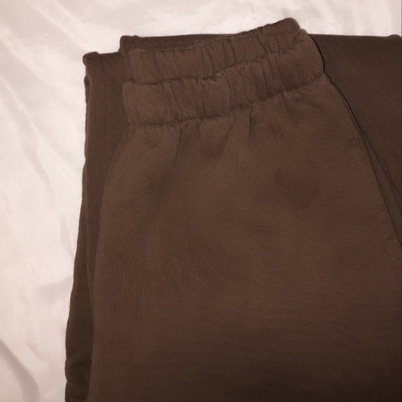 SOLD Brandy Melville dark brown rosa sweatpants - Picture 2 of 4